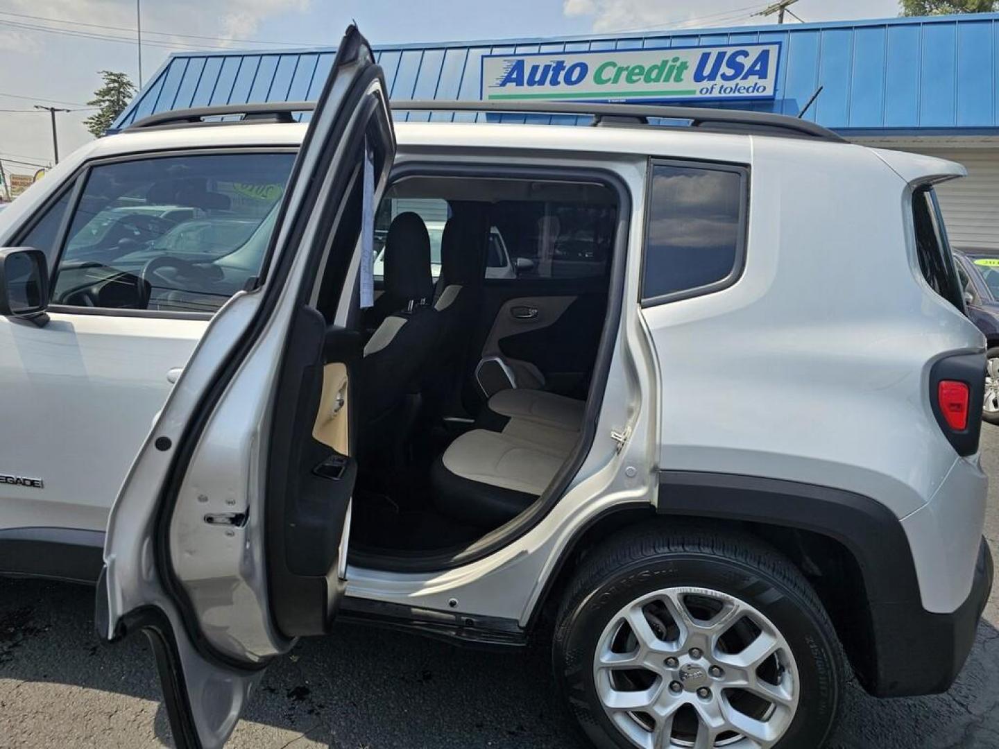 2016 GRAY JEEP RENEGADE LATITUDE (ZACCJABT0GP) , located at 5744 Central Avenue, Toledo, OH, 43615, (419) 724-0130, 41.676781, -83.682137 - Photo#6