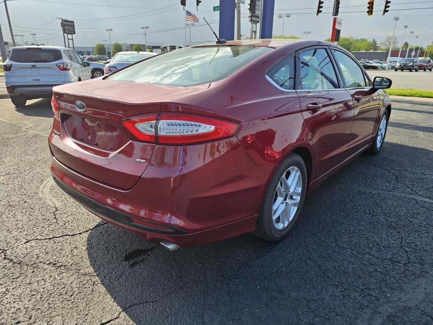 2015 RED FORD FUSION SE (3FA6P0H76FR) , located at 5744 Central Avenue, Toledo, OH, 43615, (419) 724-0130, 41.676781, -83.682137 - Photo#3