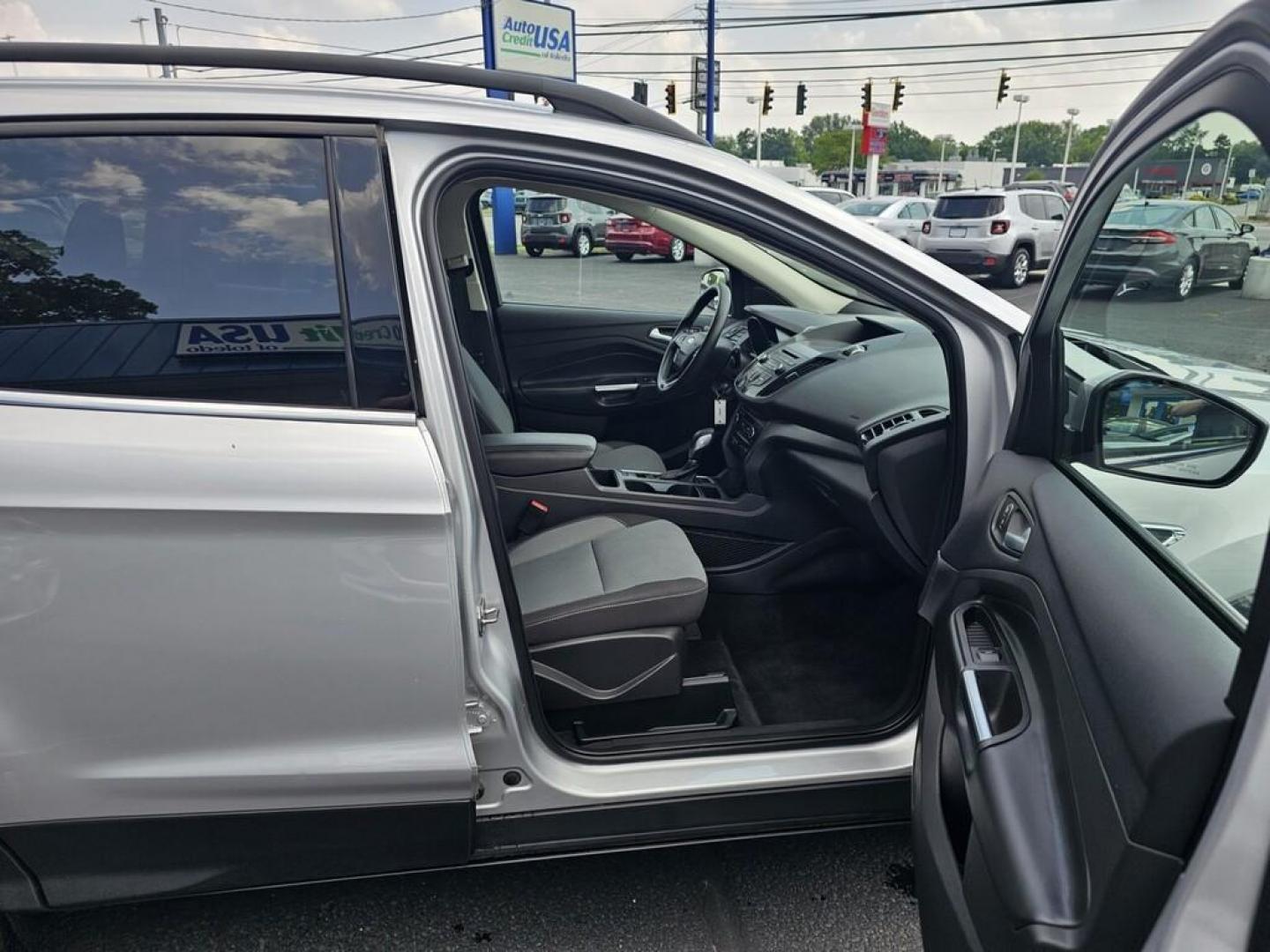 2018 SILVER FORD ESCAPE SE (1FMCU9GD4JU) , located at 5744 Central Avenue, Toledo, OH, 43615, (419) 724-0130, 41.676781, -83.682137 - Photo#10