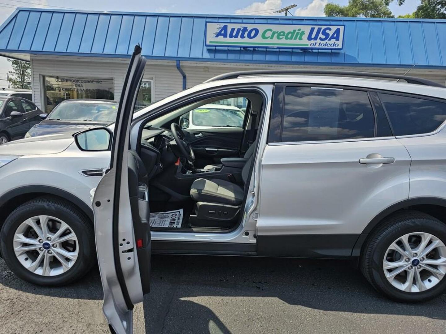 2018 SILVER FORD ESCAPE SE (1FMCU9GD4JU) , located at 5744 Central Avenue, Toledo, OH, 43615, (419) 724-0130, 41.676781, -83.682137 - Photo#2