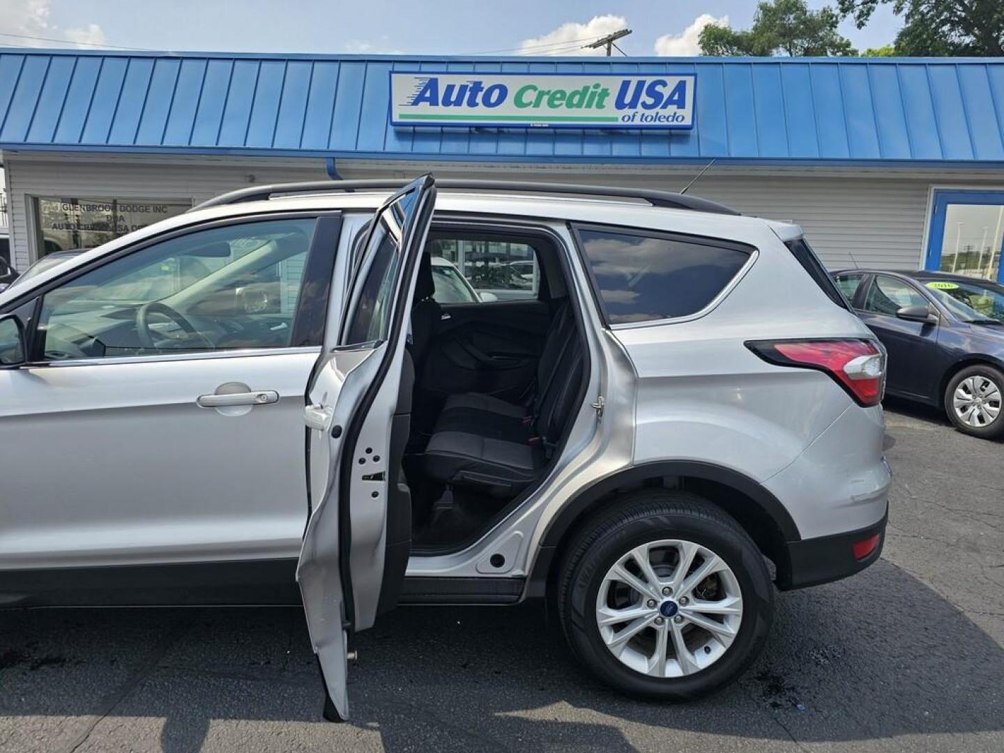 2018 SILVER FORD ESCAPE SE (1FMCU9GD4JU) , located at 5744 Central Avenue, Toledo, OH, 43615, (419) 724-0130, 41.676781, -83.682137 - Photo#3