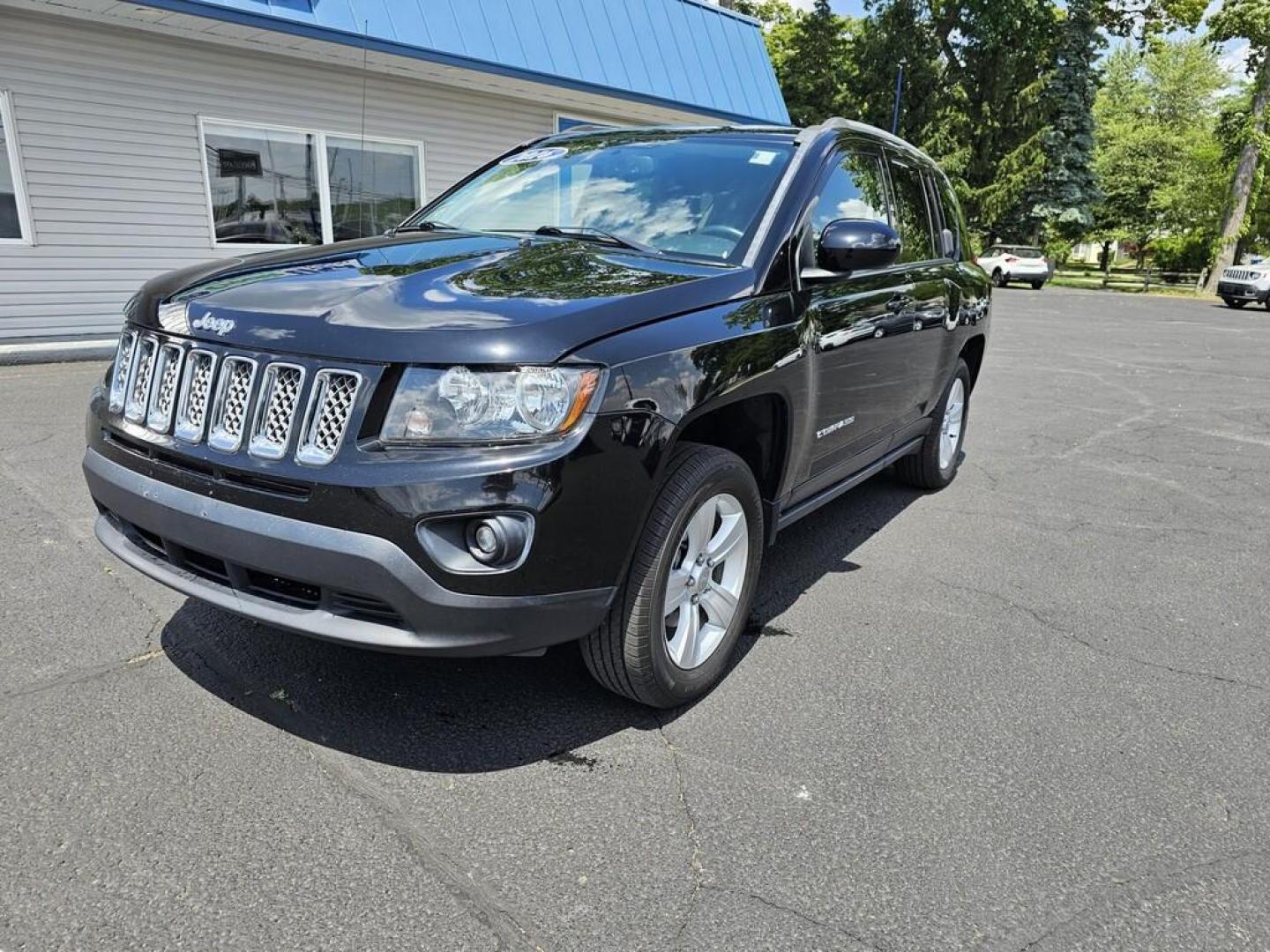 2016 BLACK JEEP COMPASS LATITUDE (1C4NJDEB6GD) , located at 5744 Central Avenue, Toledo, OH, 43615, (419) 724-0130, 41.676781, -83.682137 - Photo#1