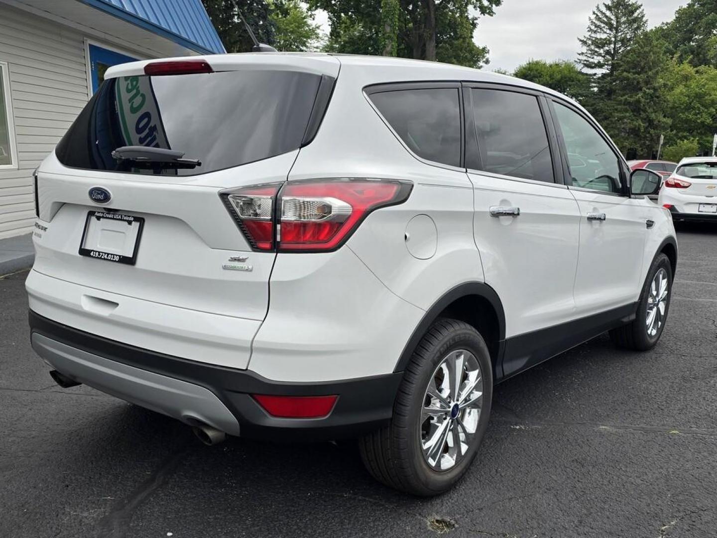 2017 WHITE FORD ESCAPE SE (1FMCU0GD2HU) , located at 5744 Central Avenue, Toledo, OH, 43615, (419) 724-0130, 41.676781, -83.682137 - Photo#3