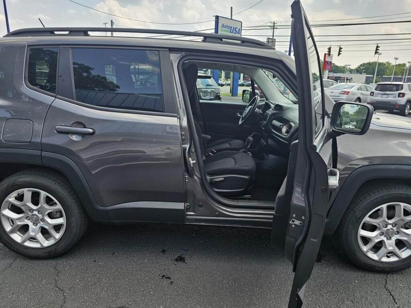 2016 GRAY JEEP RENEGADE LATITUDE (ZACCJABT4GP) , located at 5744 Central Avenue, Toledo, OH, 43615, (419) 724-0130, 41.676781, -83.682137 - Photo#9