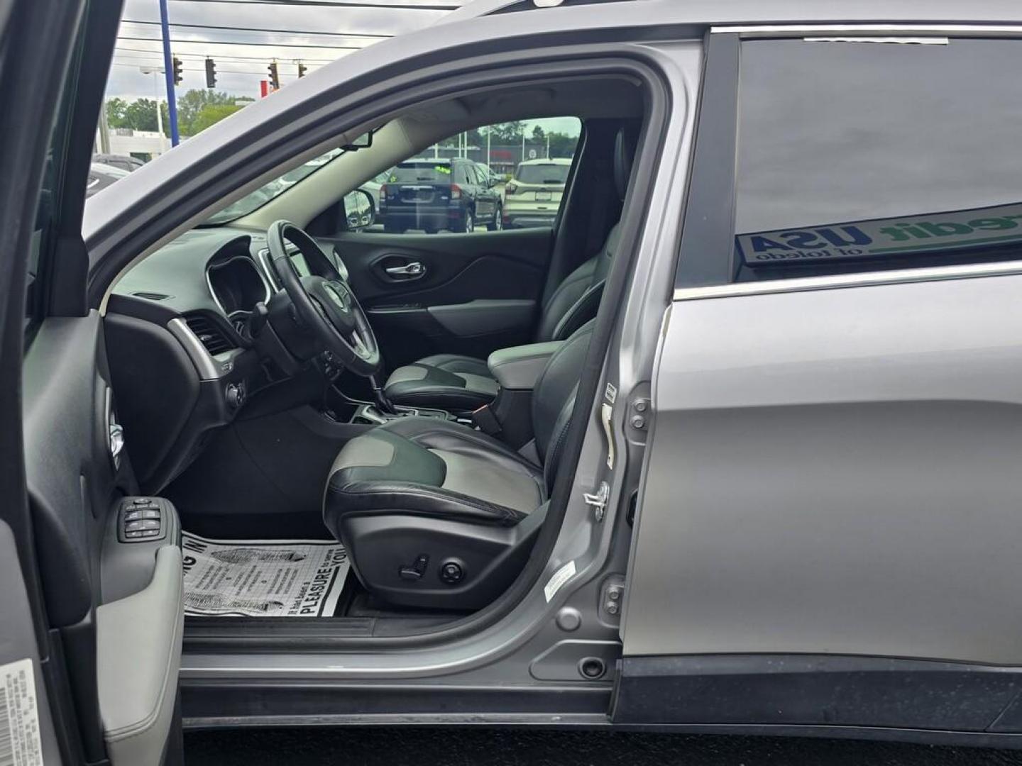 2014 Silver Jeep CHEROKEE LIMITED (1C4PJLDB5EW) , located at 5744 Central Avenue, Toledo, OH, 43615, (419) 724-0130, 41.676781, -83.682137 - Photo#4