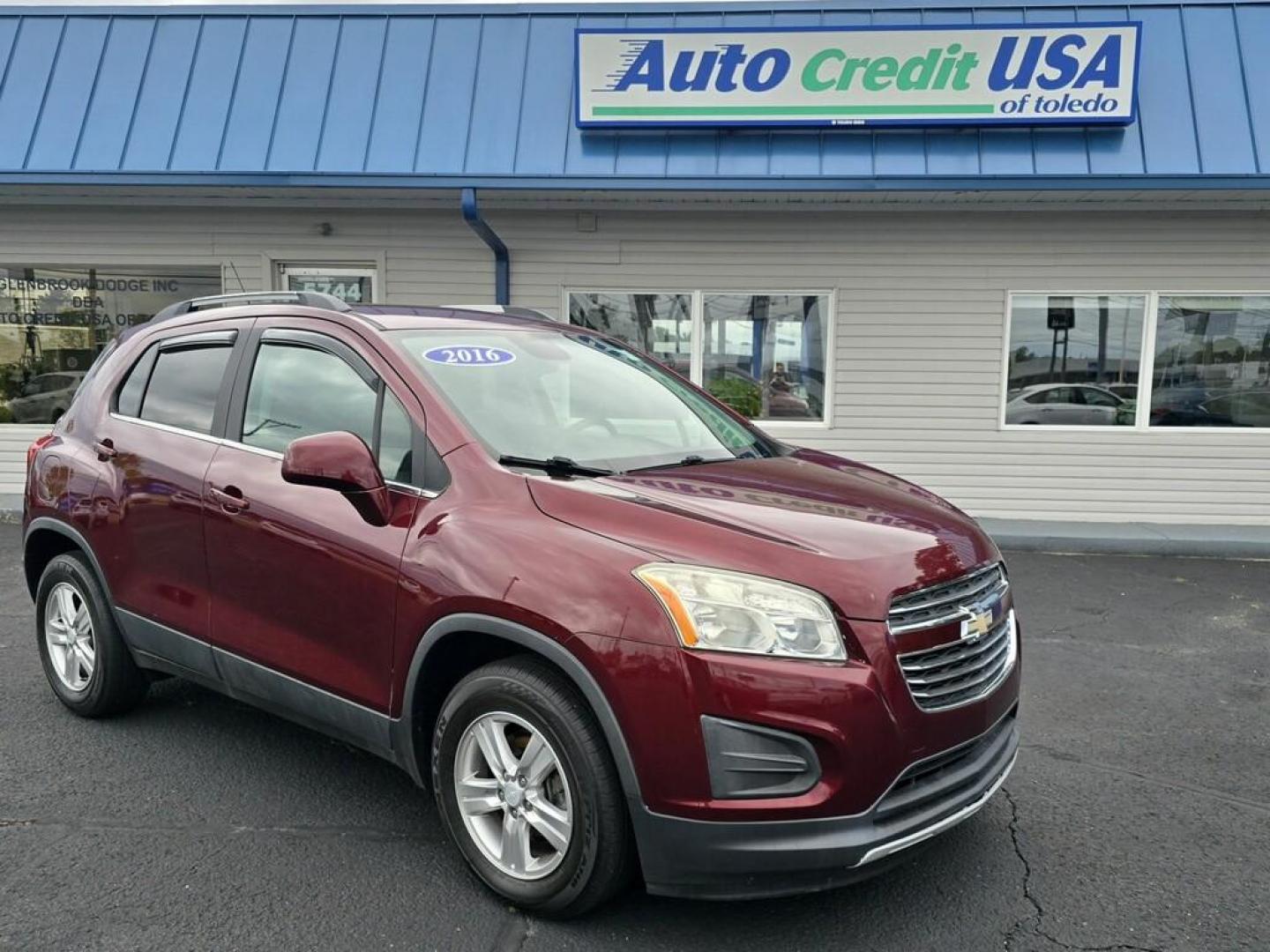 2016 MAROON CHEVROLET TRAX 1LT (3GNCJLSB9GL) , located at 5744 Central Avenue, Toledo, OH, 43615, (419) 724-0130, 41.676781, -83.682137 - Photo#0