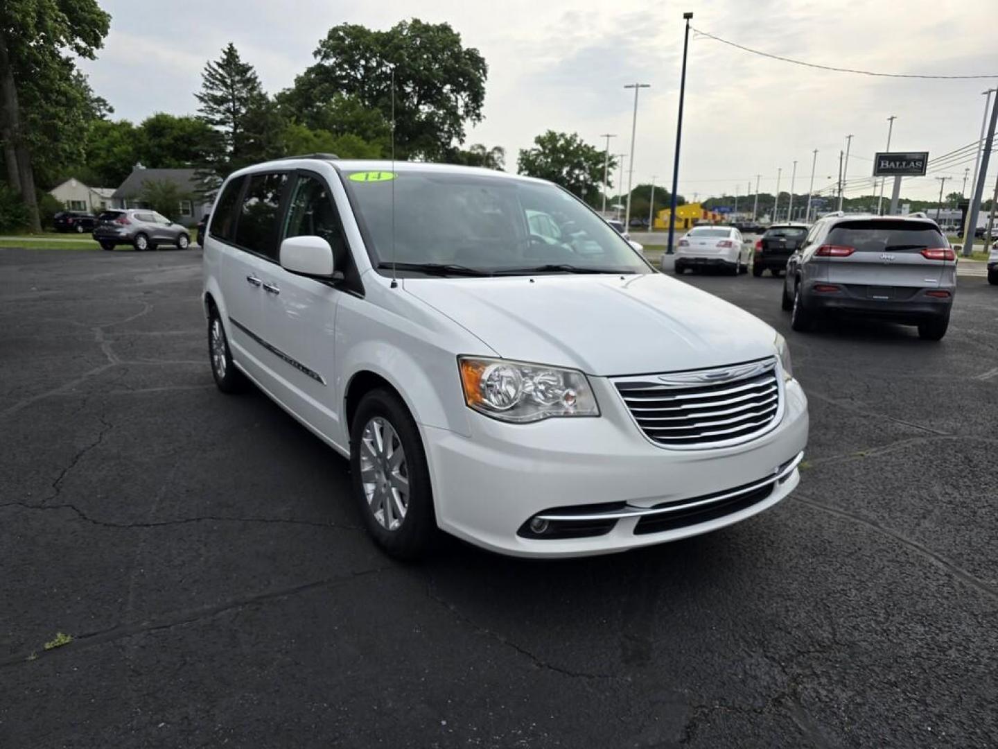 2014 WHITE CHRYSLER TOWN and COUNTRY TOURI (2C4RC1BG7ER) , located at 5744 Central Avenue, Toledo, OH, 43615, (419) 724-0130, 41.676781, -83.682137 - Photo#1