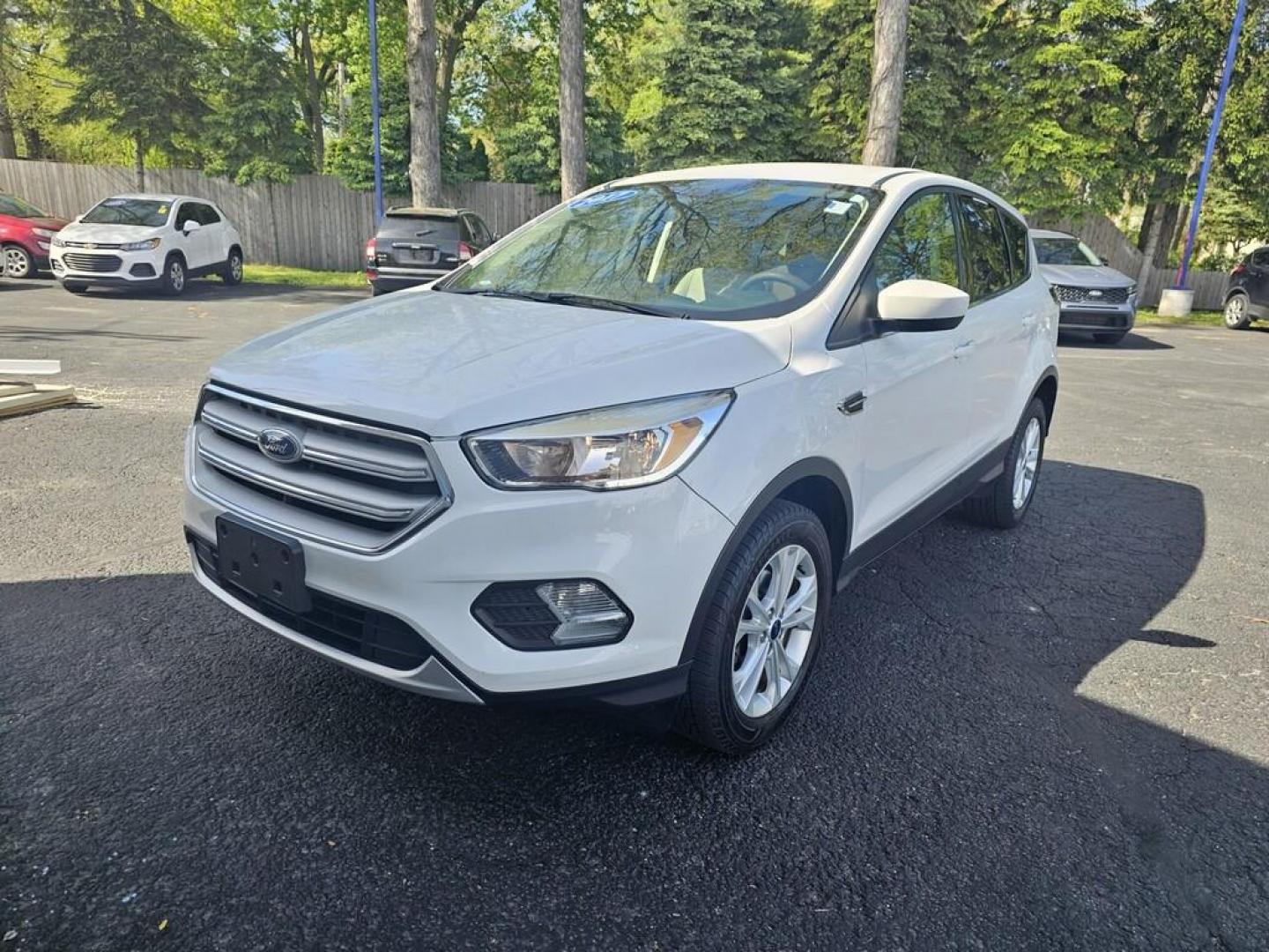 2017 WHITE FORD ESCAPE SE (1FMCU0GD8HU) , located at 100 West Coliseum Boulevard, Fort Wayne, IN, 46805, (260) 471-0567, 41.118340, -85.141014 - Photo#1