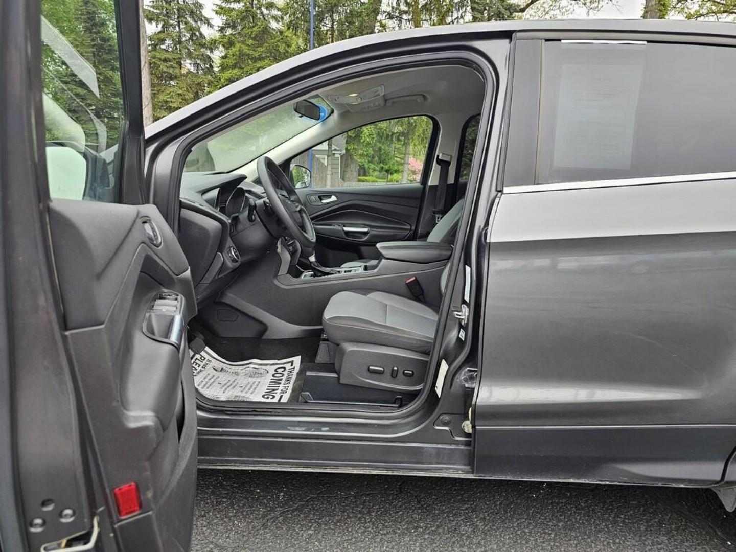 2017 GRAY FORD ESCAPE SE (1FMCU0GD9HU) , located at 5744 Central Avenue, Toledo, OH, 43615, (419) 724-0130, 41.676781, -83.682137 - Photo#5