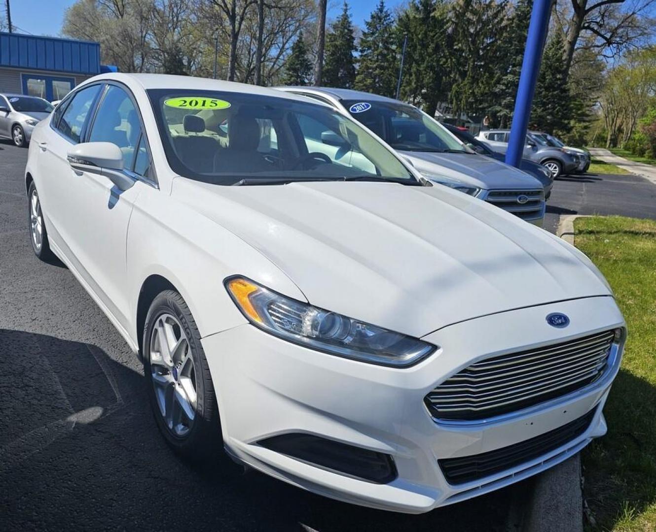 2015 WHITE FORD FUSION SE (3FA6P0H76FR) , located at 5744 Central Avenue, Toledo, OH, 43615, (419) 724-0130, 41.676781, -83.682137 - Photo#0