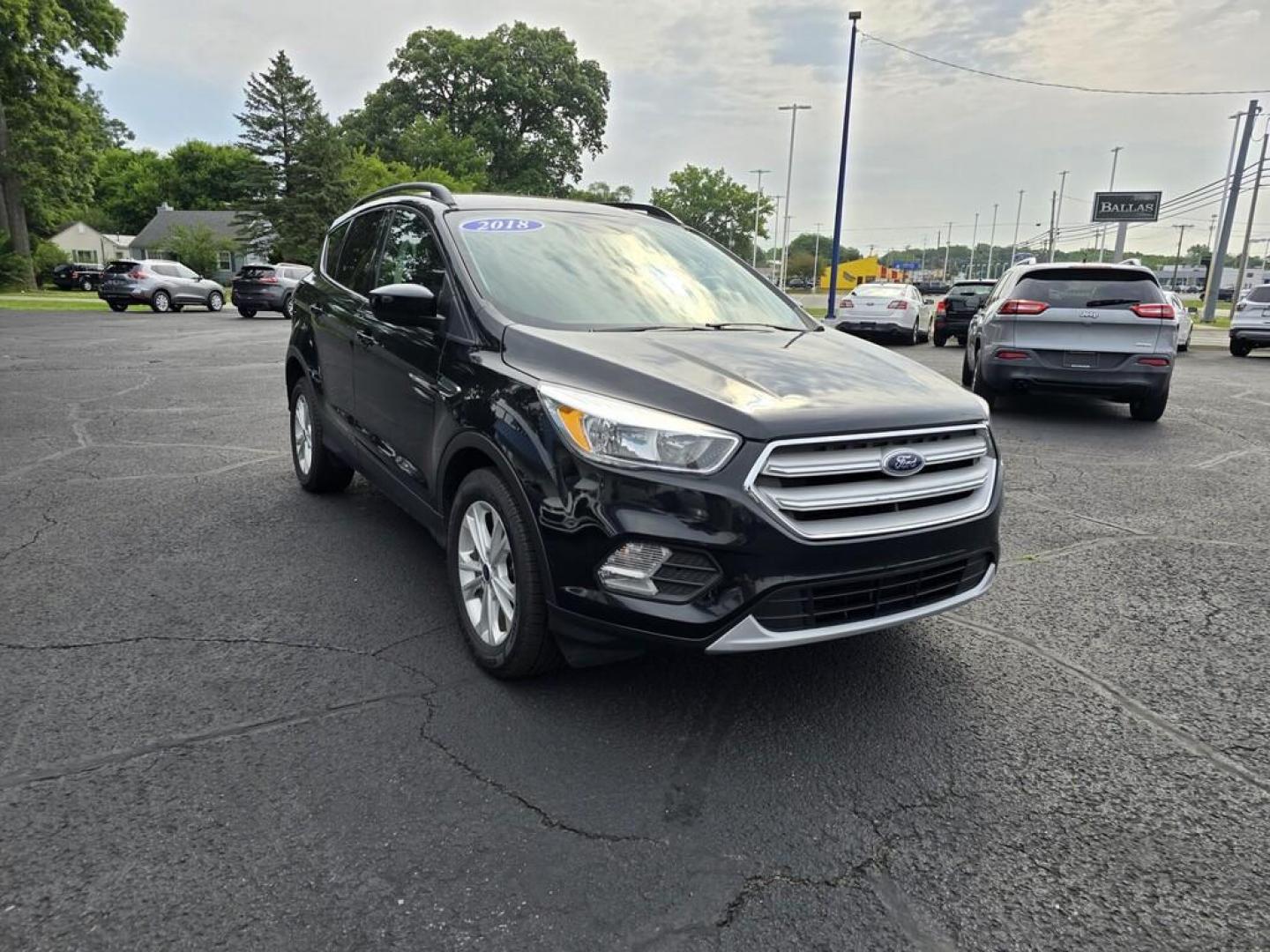 2018 BLACK FORD ESCAPE SE (1FMCU0GDXJU) , located at 5744 Central Avenue, Toledo, OH, 43615, (419) 724-0130, 41.676781, -83.682137 - Photo#0