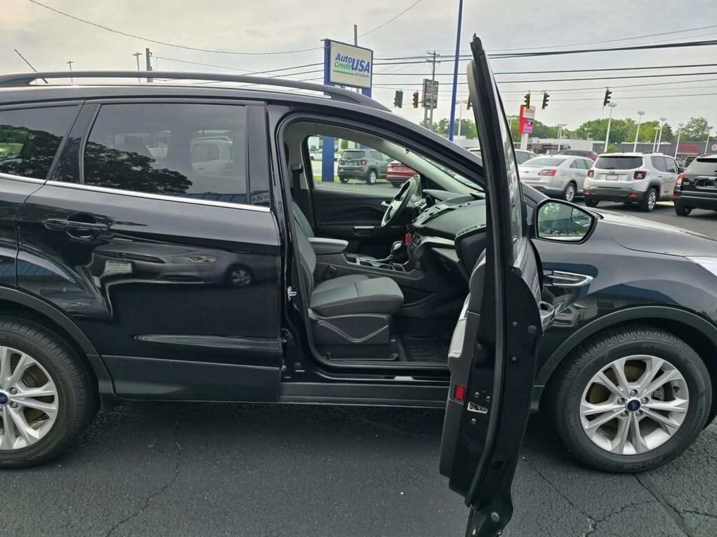 2018 BLACK FORD ESCAPE SE (1FMCU0GDXJU) , located at 5744 Central Avenue, Toledo, OH, 43615, (419) 724-0130, 41.676781, -83.682137 - Photo#9