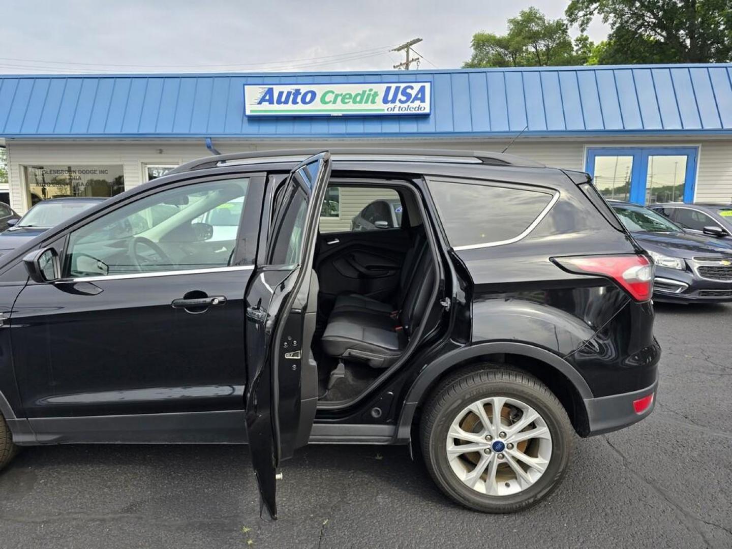 2018 BLACK FORD ESCAPE SE (1FMCU0GDXJU) , located at 5744 Central Avenue, Toledo, OH, 43615, (419) 724-0130, 41.676781, -83.682137 - Photo#3