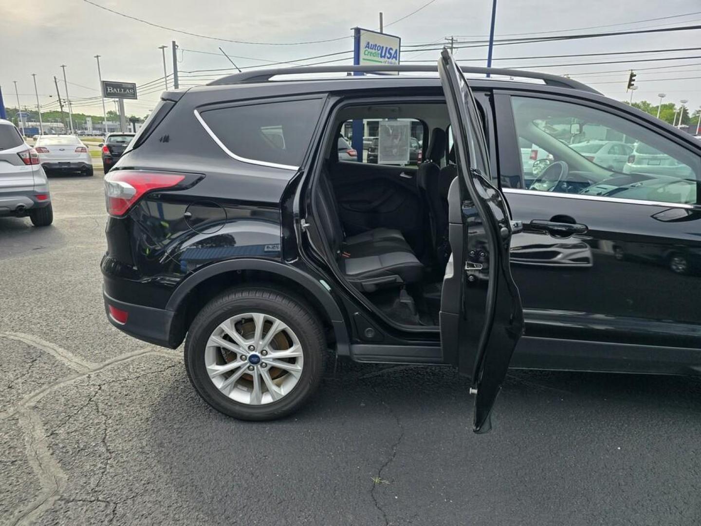 2018 BLACK FORD ESCAPE SE (1FMCU0GDXJU) , located at 5744 Central Avenue, Toledo, OH, 43615, (419) 724-0130, 41.676781, -83.682137 - Photo#8