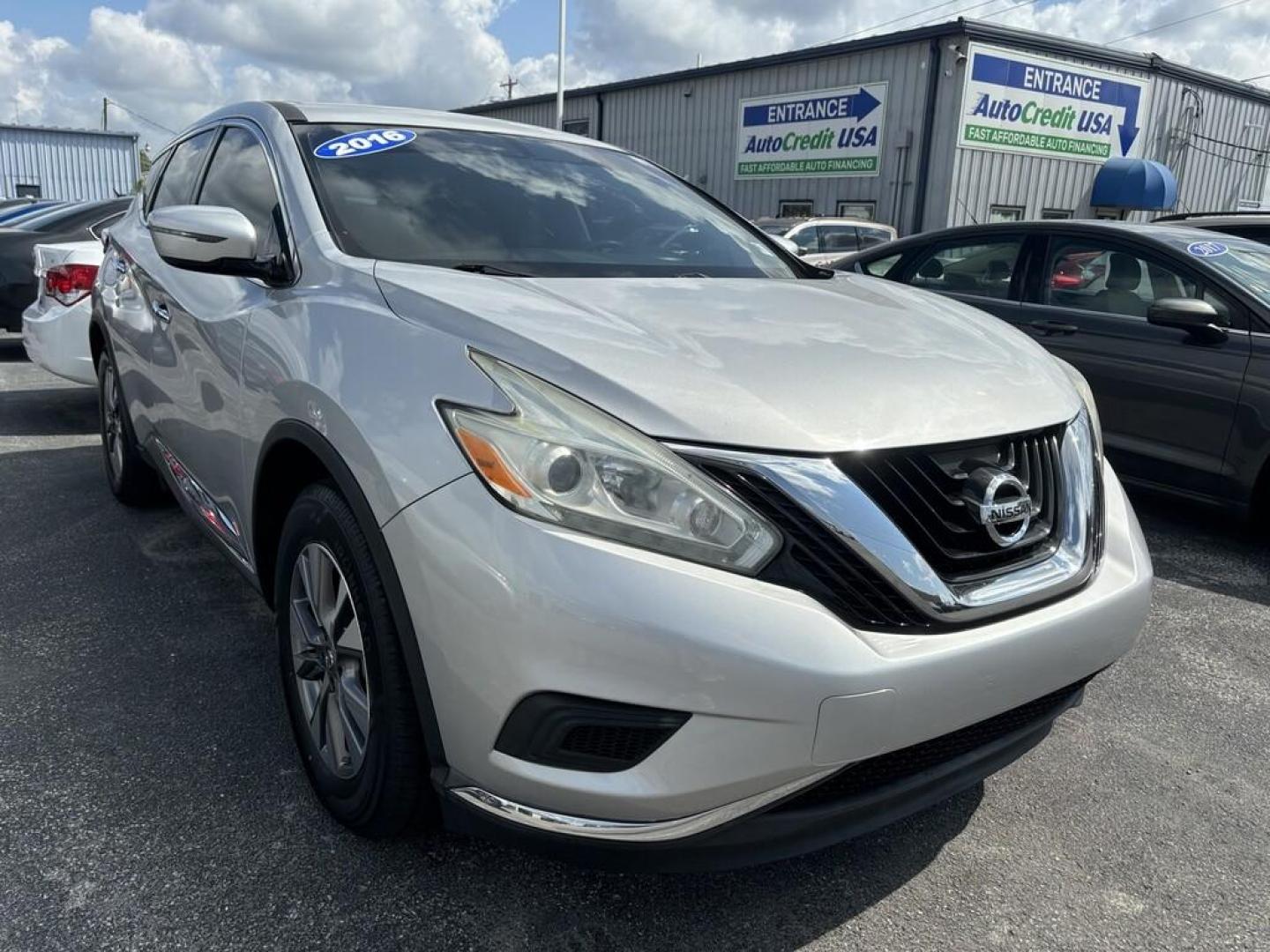 2016 SILVER NISSAN MURANO S; SL; PLATIN (5N1AZ2MG4GN) , located at 100 West Coliseum Boulevard, Fort Wayne, IN, 46805, (260) 471-0567, 41.118340, -85.141014 - Photo#0