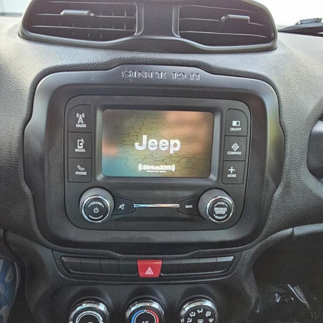 2015 WHITE JEEP RENEGADE (ZACCJABT8FP) , located at 502 South Main Street, Columbia City, IN, 46725, (260) 244-4645, 41.151382, -85.490578 - Photo#6