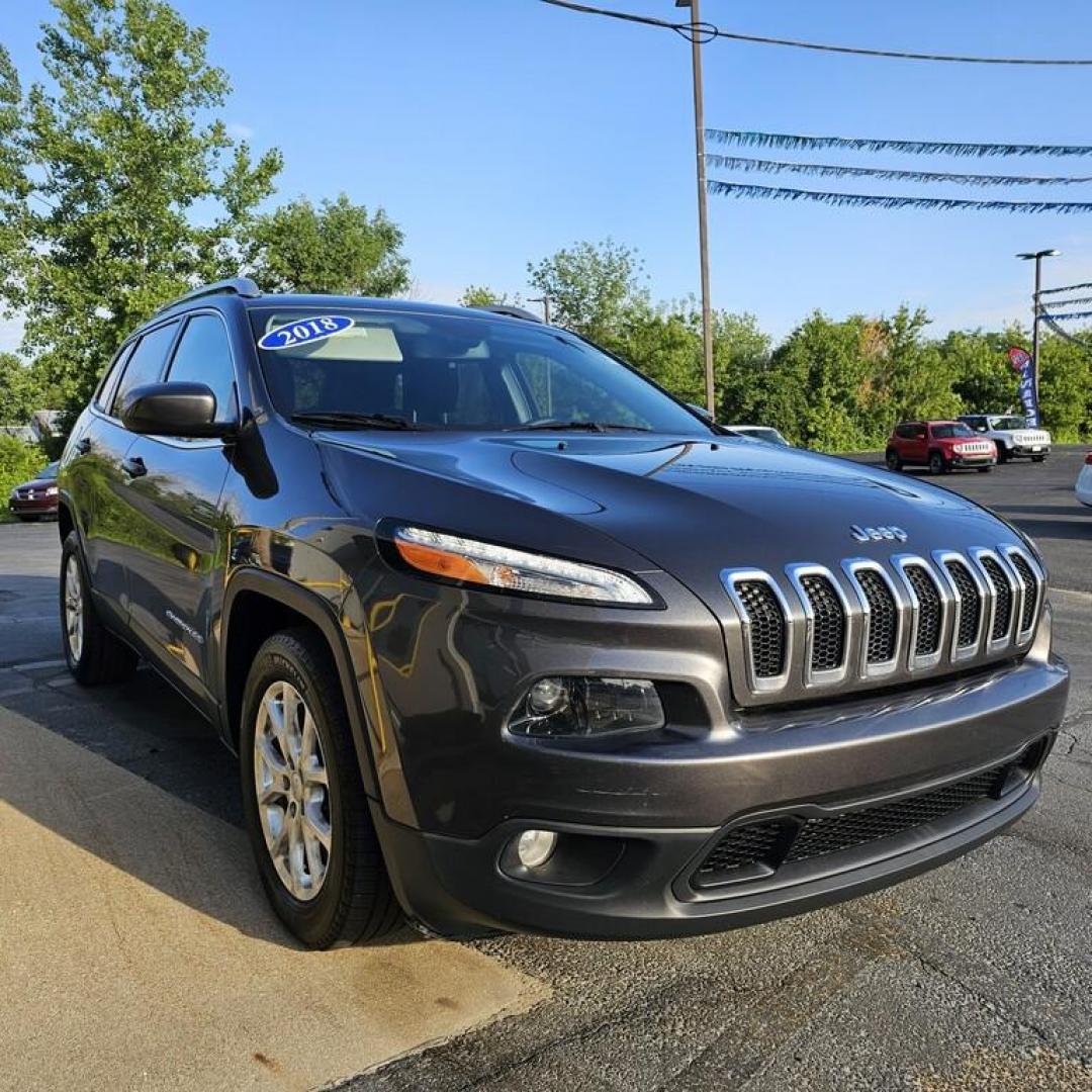 2017 SILVER JEEP CHEROKEE (1C4PJLCBXHW) , located at 502 South Main Street, Columbia City, IN, 46725, (260) 244-4645, 41.151382, -85.490578 - Photo#2