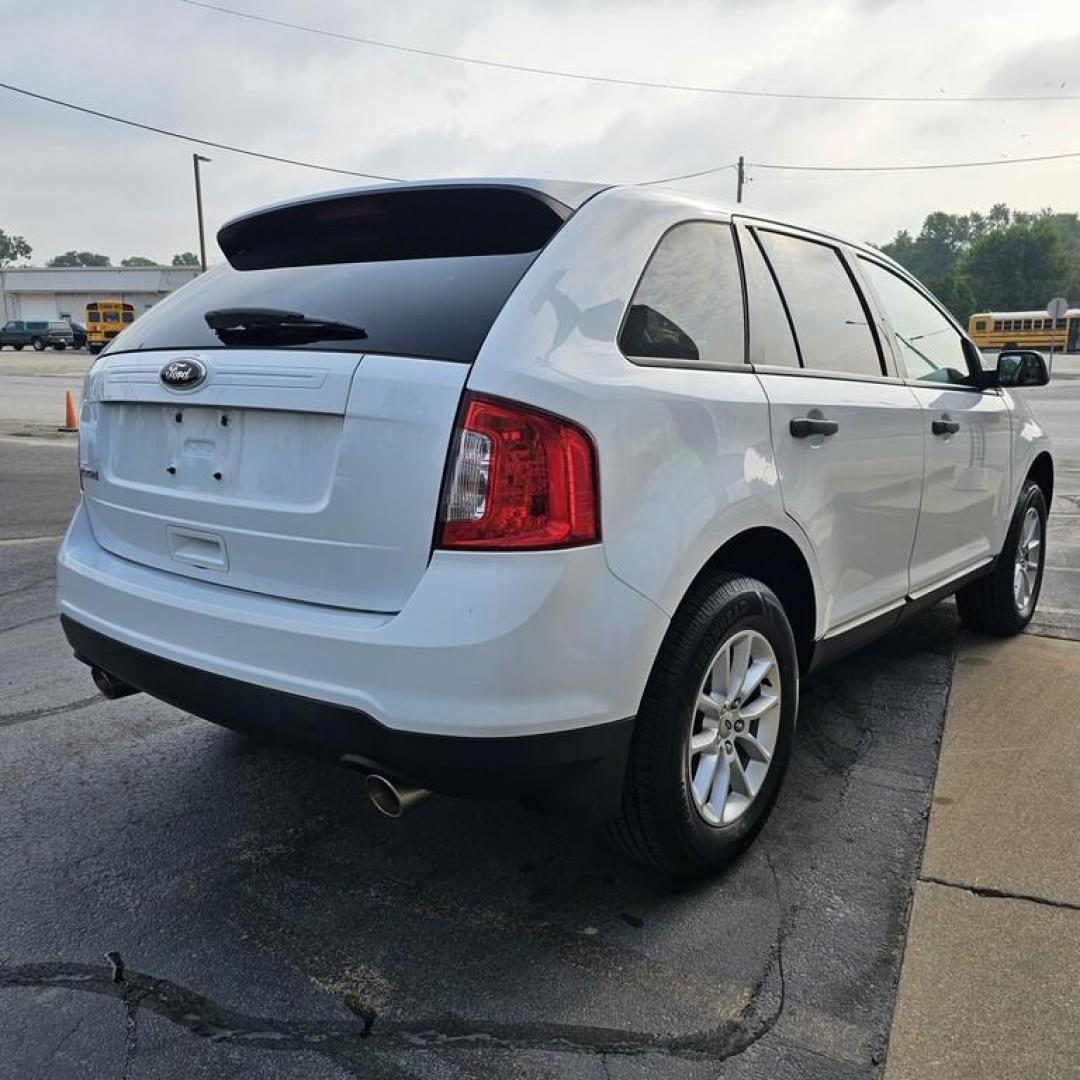 2014 WHITE FORD EDGE SE SE (2FMDK3GC7EB) with an 3.5L V-6 engine, 6 speed AT transmission, located at 502 South Main Street, Columbia City, IN, 46725, (260) 244-4645, 41.151382, -85.490578 - Photo#2