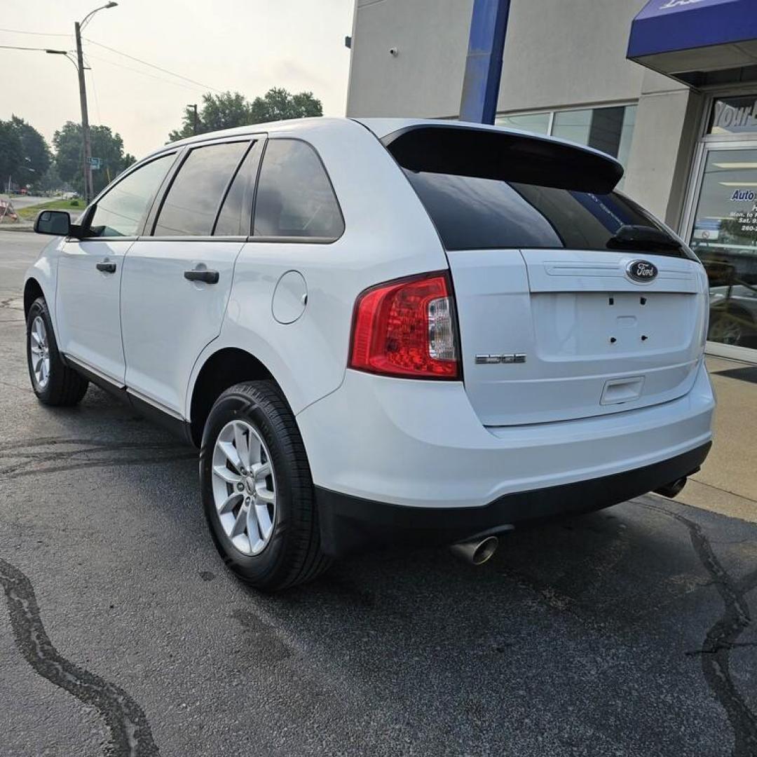 2014 WHITE FORD EDGE SE SE (2FMDK3GC7EB) with an 3.5L V-6 engine, 6 speed AT transmission, located at 502 South Main Street, Columbia City, IN, 46725, (260) 244-4645, 41.151382, -85.490578 - Photo#3