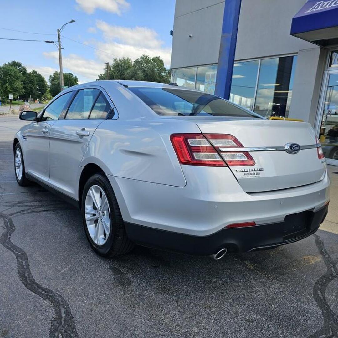 2014 SILVER FORD TAURUS SEL (1FAHP2E85EG) with an 3.5L V-6 engine, 6 speed AT transmission, located at 502 South Main Street, Columbia City, IN, 46725, (260) 244-4645, 41.151382, -85.490578 - Photo#3