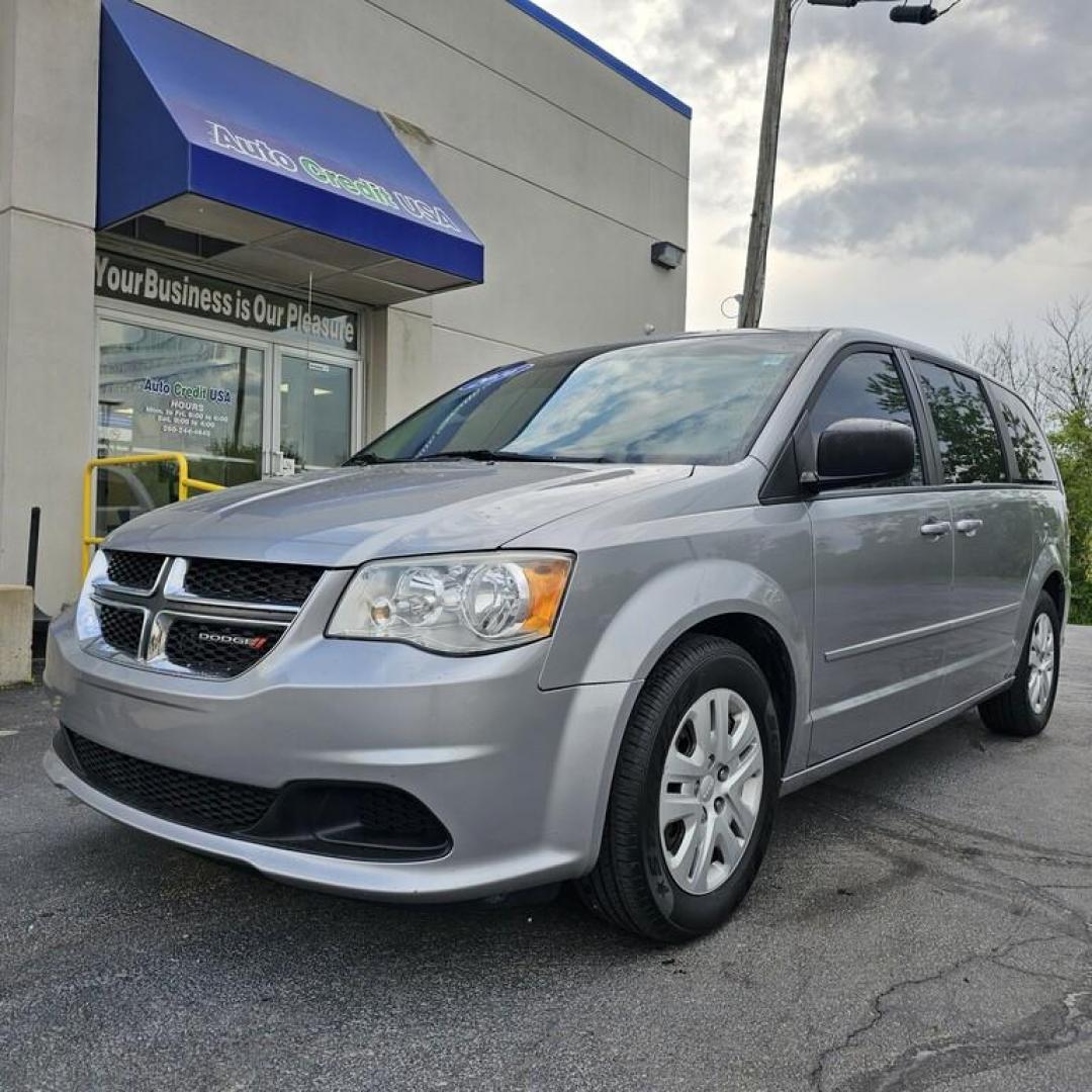 2016 SILVER DODGE GRAND CARAVAN SE SE (2C4RDGBG6GR) with an 3.6L V-6 engine, 6 speed AT transmission, located at 502 South Main Street, Columbia City, IN, 46725, (260) 244-4645, 41.151382, -85.490578 - Photo#0