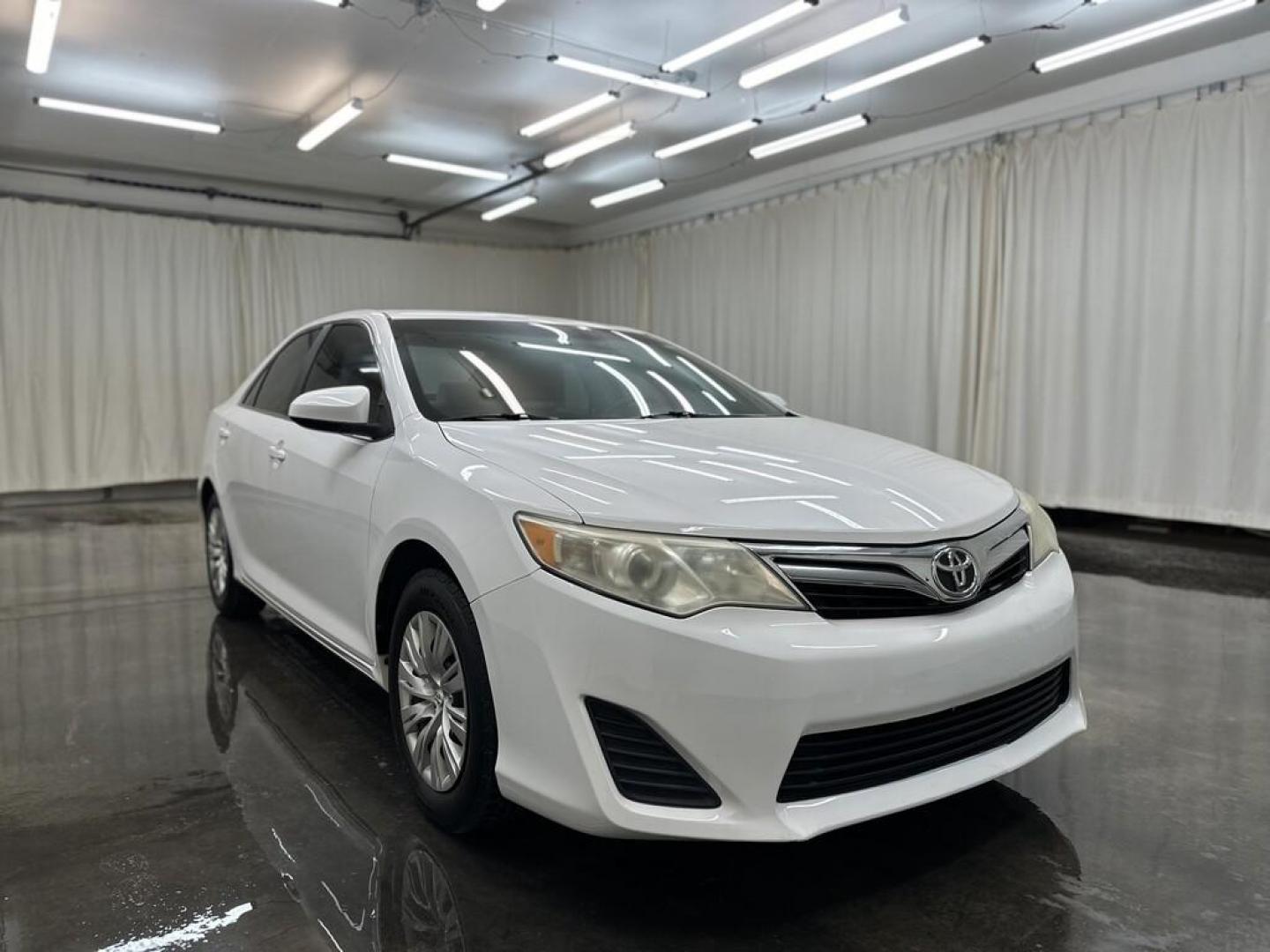 2014 WHITE TOYOTA CAMRY SE; LE; XLE; L (4T1BF1FKXEU) , located at 15 Petro Dr, Warsaw, IN, 46582, (574) 306-0055, 41.273563, -85.857544 - Photo#1