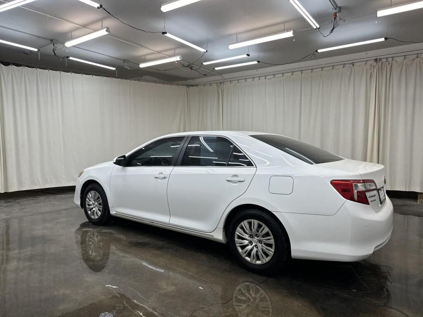 2014 WHITE TOYOTA CAMRY SE; LE; XLE; L (4T1BF1FKXEU) , located at 15 Petro Dr, Warsaw, IN, 46582, (574) 306-0055, 41.273563, -85.857544 - Photo#2