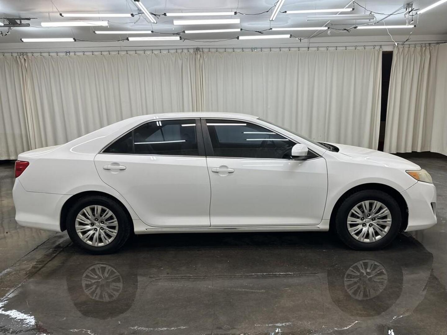 2014 WHITE TOYOTA CAMRY SE; LE; XLE; L (4T1BF1FKXEU) , located at 15 Petro Dr, Warsaw, IN, 46582, (574) 306-0055, 41.273563, -85.857544 - Photo#4