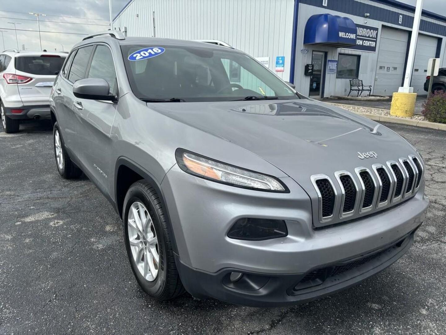 2016 GRAY JEEP CHEROKEE LATITUDE (1C4PJMCB6GW) , located at 100 West Coliseum Boulevard, Fort Wayne, IN, 46805, (260) 471-0567, 41.118340, -85.141014 - Photo#0